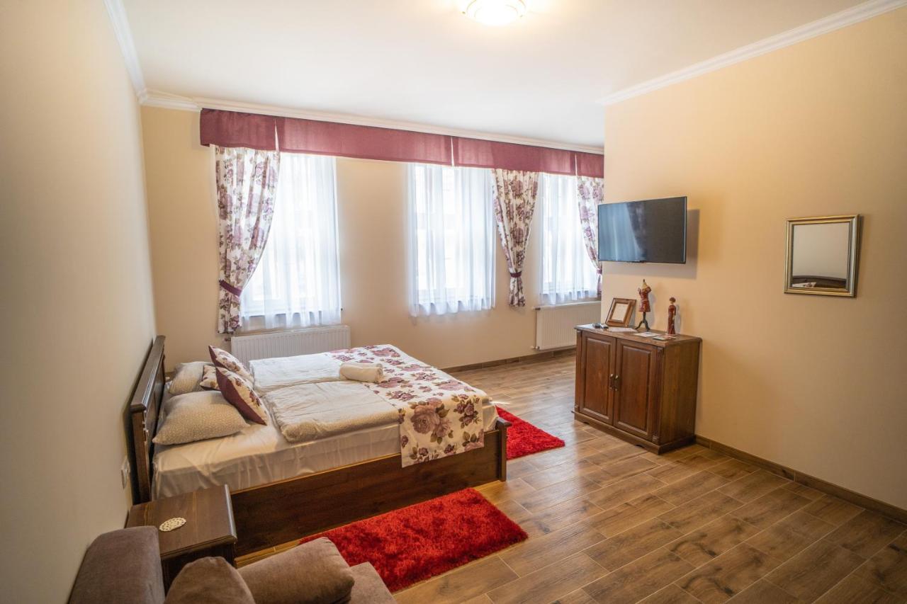 Toscana Apartman Gyula Exterior photo