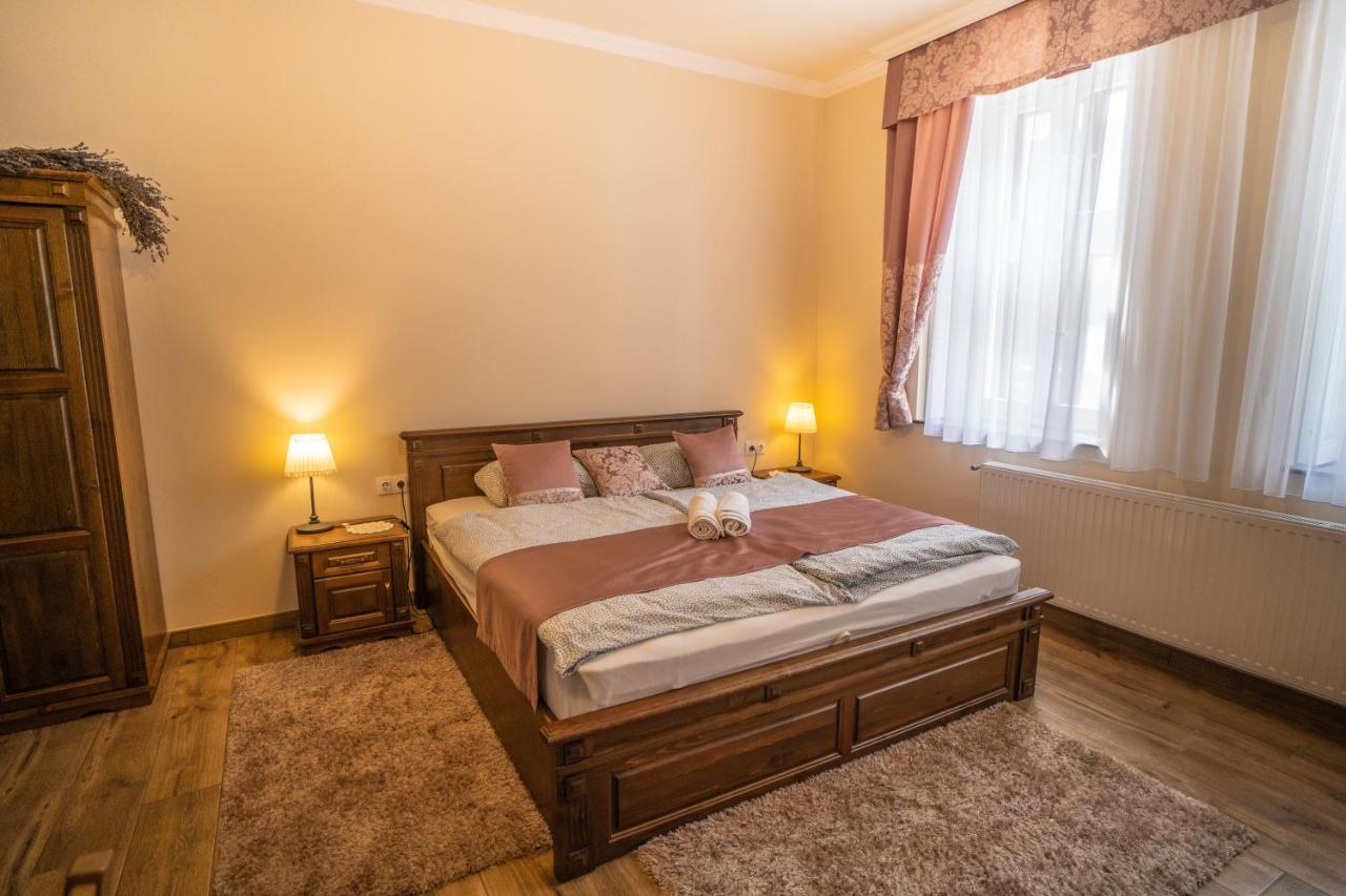 Toscana Apartman Gyula Exterior photo